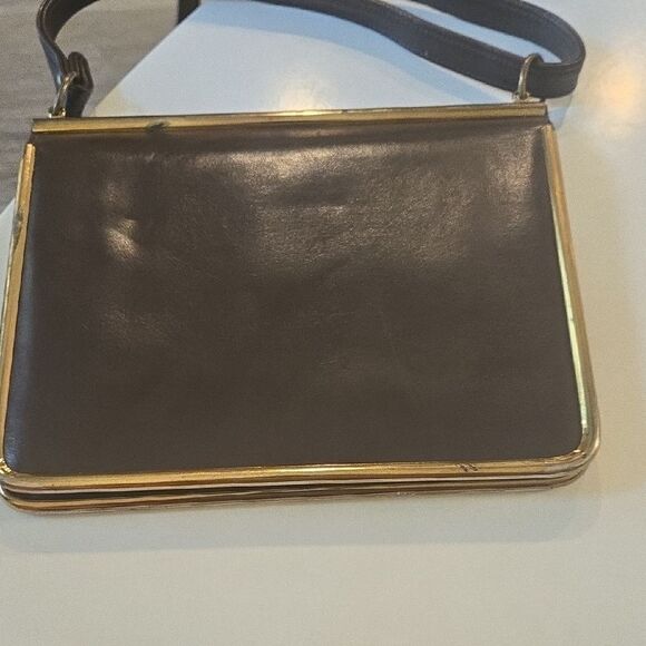 Elegant Brown Leather Shoulder Bag - Picture 4 of 8